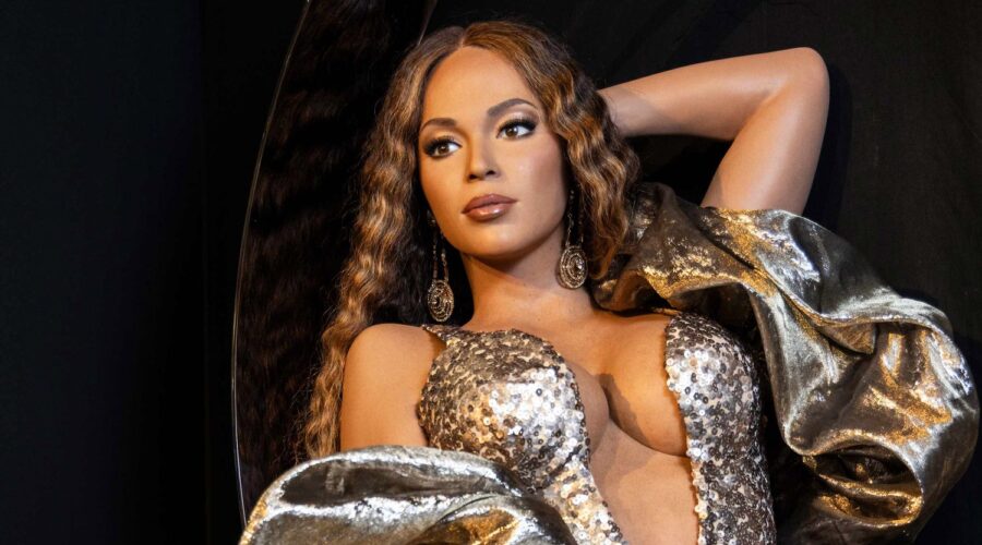 Beyoncé a désormais son double de cire au musée Grévin
          La sculpture plus vraie que nature, que les visiteurs du musée parisien peuvent admirer depuis jeudi, a demandé six mois de travail.